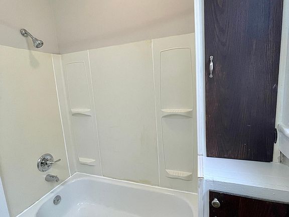 4th image of 1116 E 44th St
