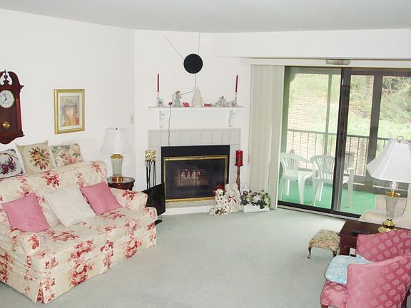 3rd image of 68 Pier Dr APT 202