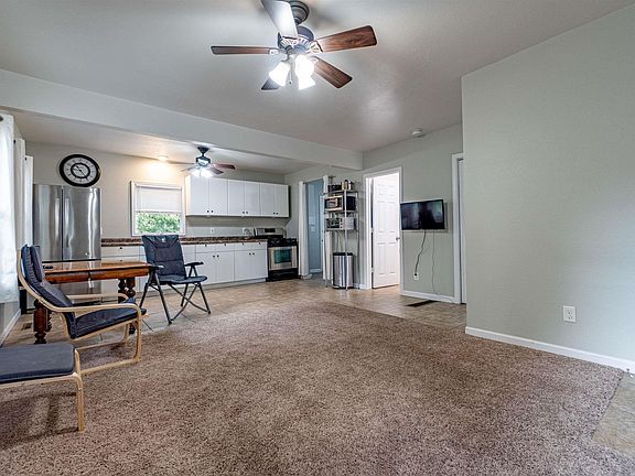 5th image of 3303 N Gale Ave
