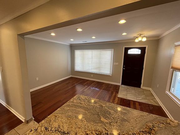 3rd image of 1920 Larchwood Dr