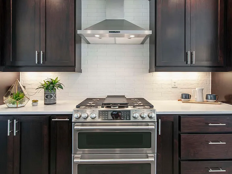 Stainless steel appliances with plenty of cabinet space