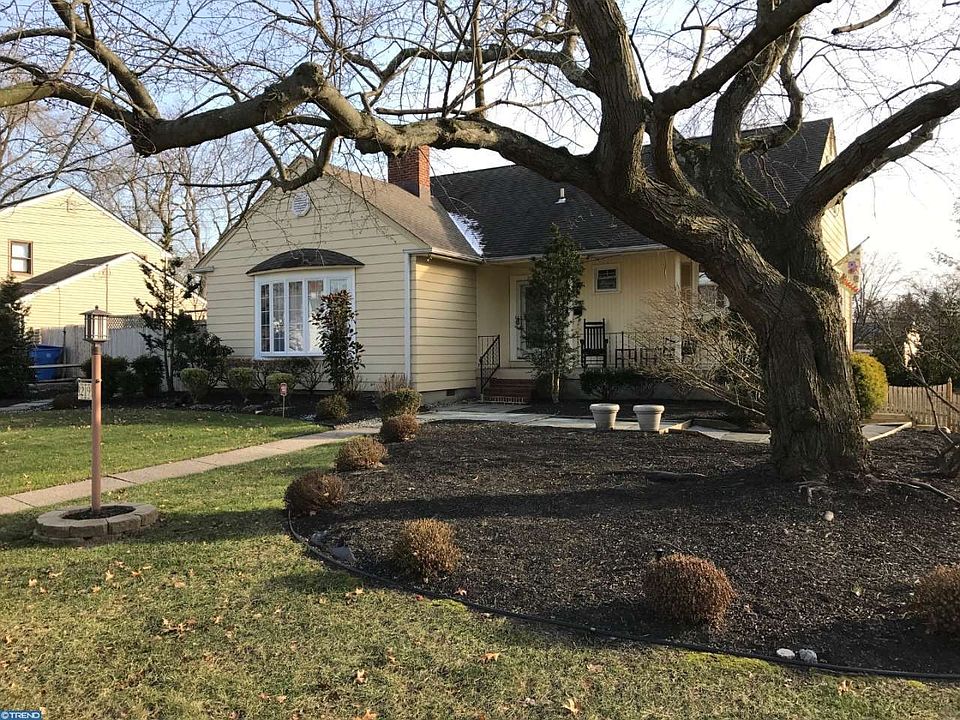 2nd image of 219 S Woodstock Dr