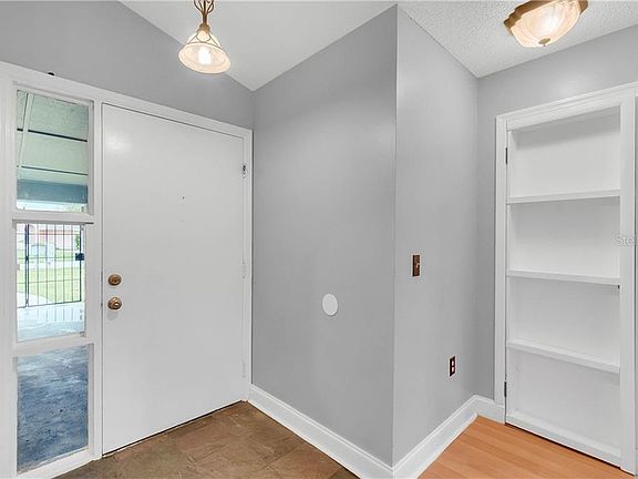 3rd image of 10629 Via Del Sol