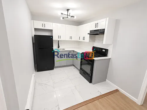 96 Summer Ave Photo 1