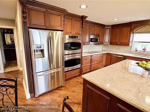 5th image of 827 NW 131st Ave