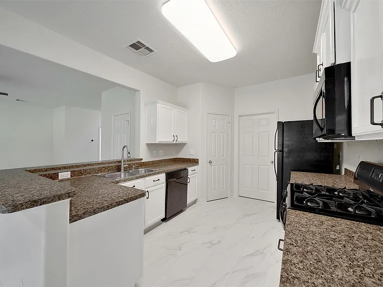 305 Crooked Pine Ct — Photo 5