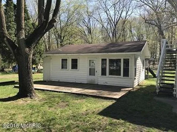 67404 Victory Shore Dr, Dowagiac, MI 49047