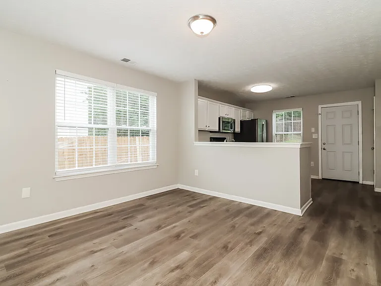 100 Saint Ann Cir — Photo 8