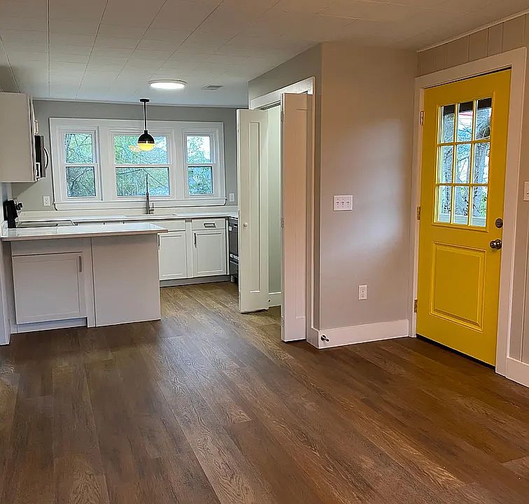 1st image of 2031 Lyndon Ave
