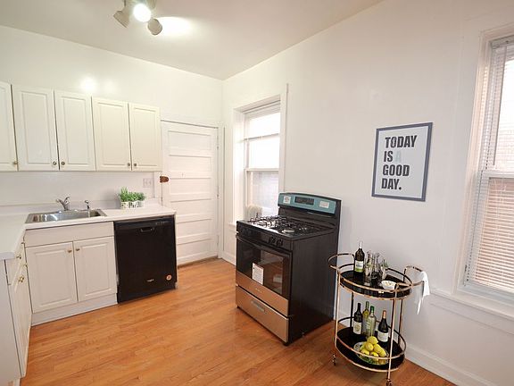 3rd image of 4410 N Winchester Ave APT 54