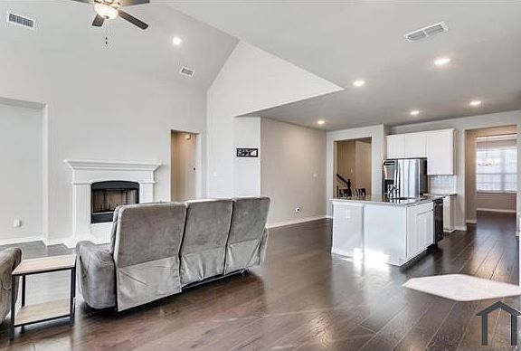 3rd image of 509 Lake Cove Dr