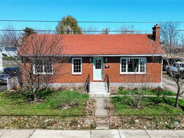 35 Coronation Dr, Moncton, NB E1E 2X2