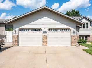 2216 Jackson Ave, Bismarck, ND 58501