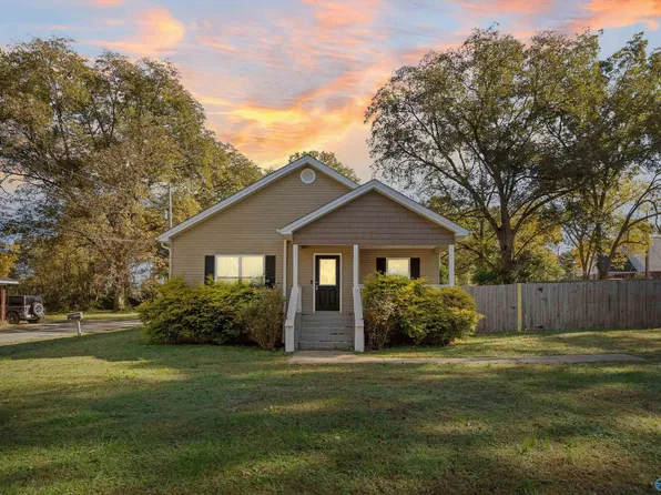 211 S Kyle St, Scottsboro, AL 35768