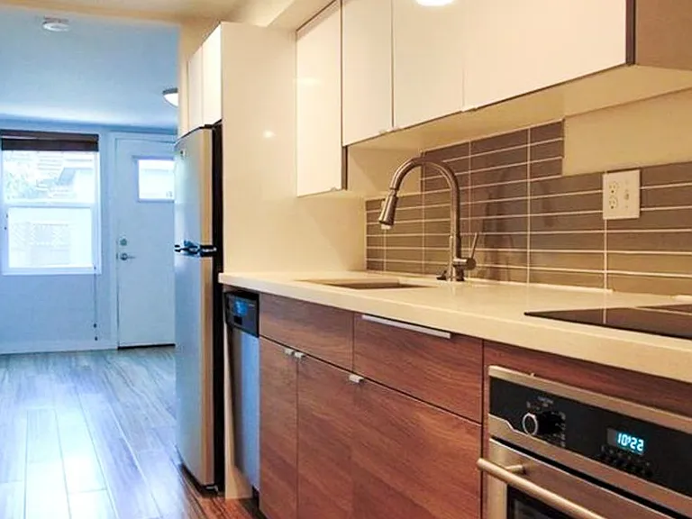 6408 Phinney - Located at the top of Phinney Ridge — Photo 19