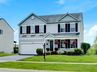869 W Seneca Trl, Round Lake, IL 60073