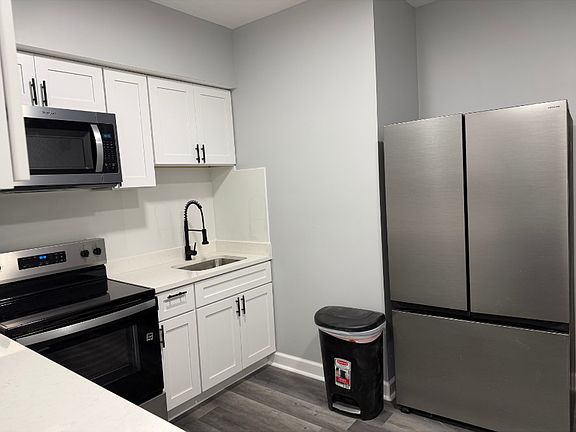 3rd image of 3718 E Lombard St #800
