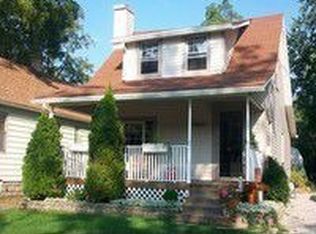 25425 8th St, Grosse Ile, MI 48138