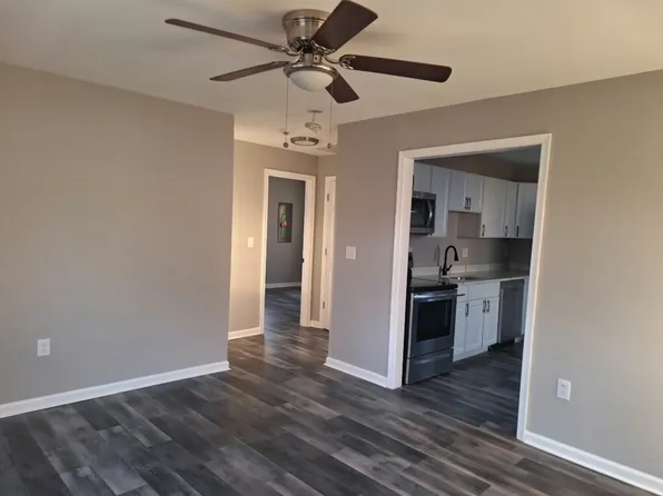 16 Contact Ct, Middle River, MD 21220