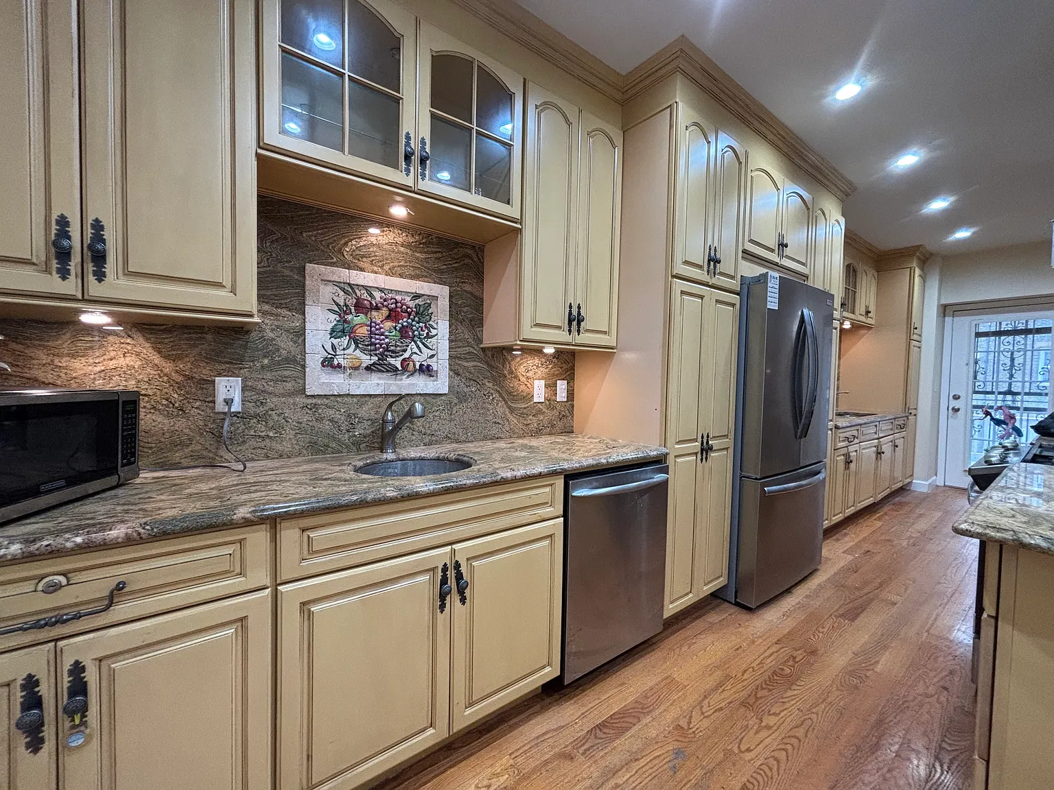 2 bed, $2,599 — Photo 3