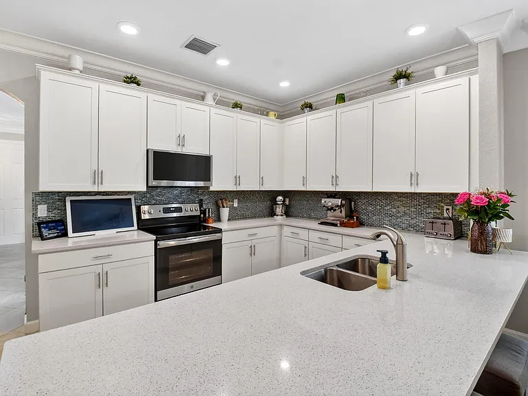 9062 Gulf Cove Dr — Photo 14