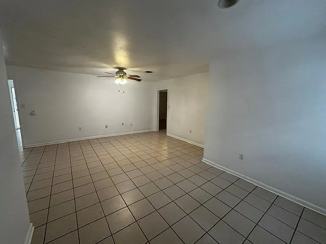 261 Hollywood Dr #C — Photo 11
