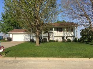 325 E View Pl, Osceola, IA 50213