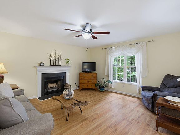 2nd image of 901 Finchurch Cir