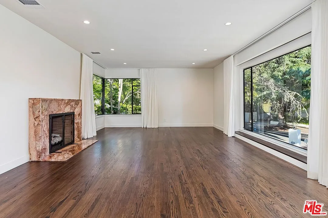 4 bed, 4.5 bath, 3300 sqft, $13,500 — Photo 4
