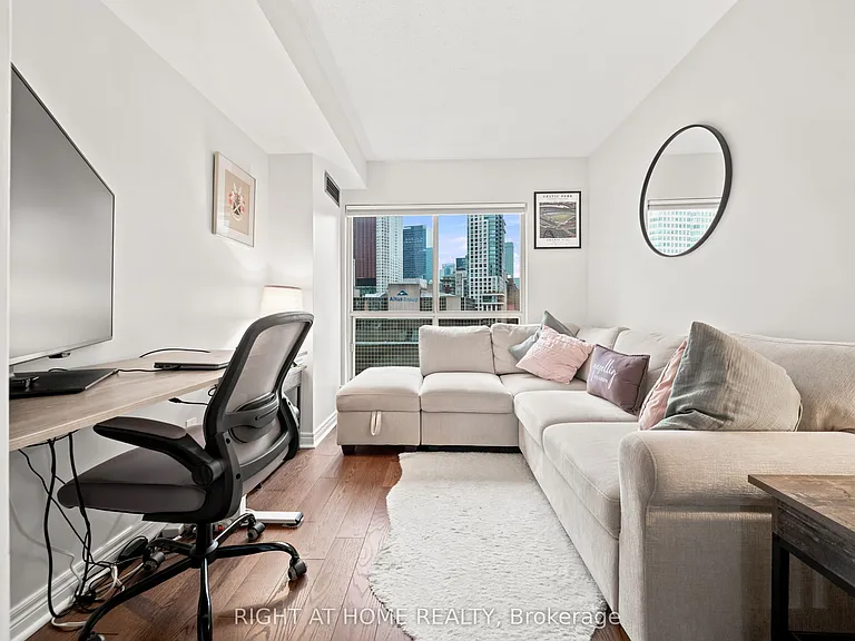 25 The Esplanade #1610 — Photo 11