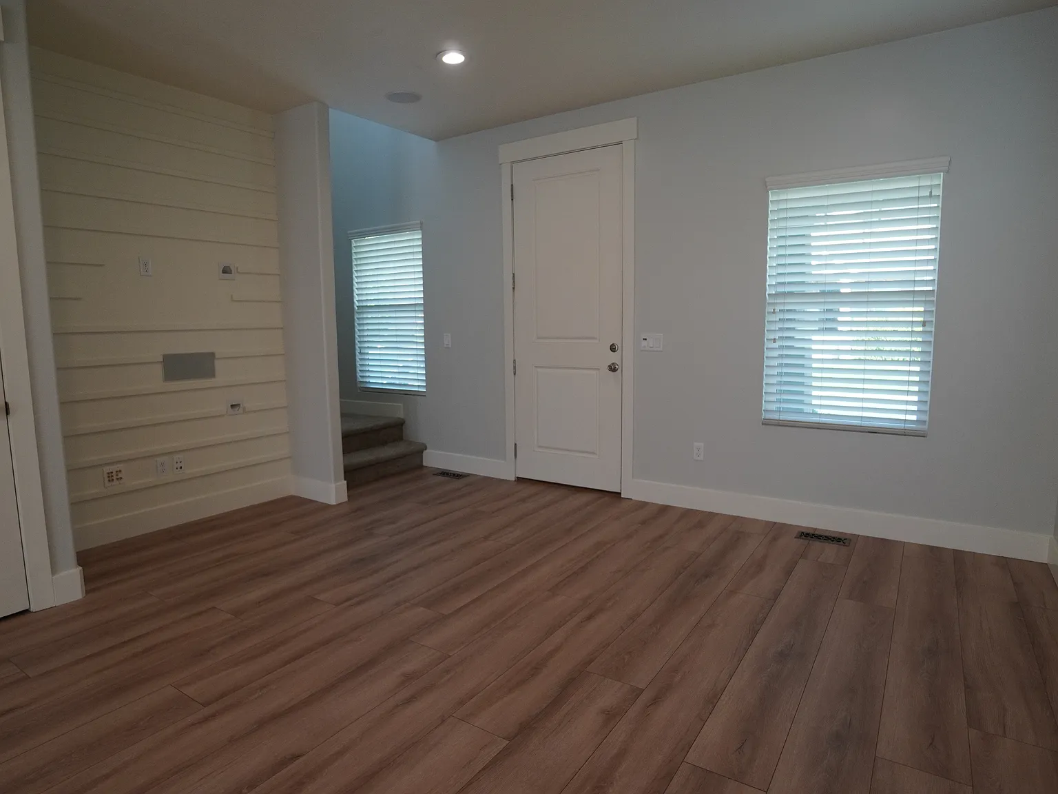 Beautiful 4 Bed @826 W Churchhill Downs Dr — Photo 4
