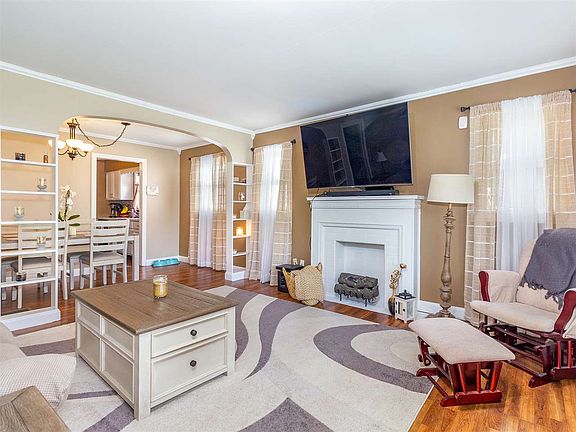 4th image of 1023 Thornburg St