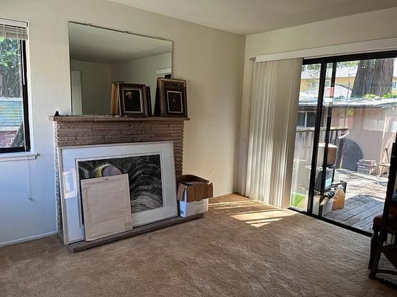 4th image of 955 Oak Ln #B