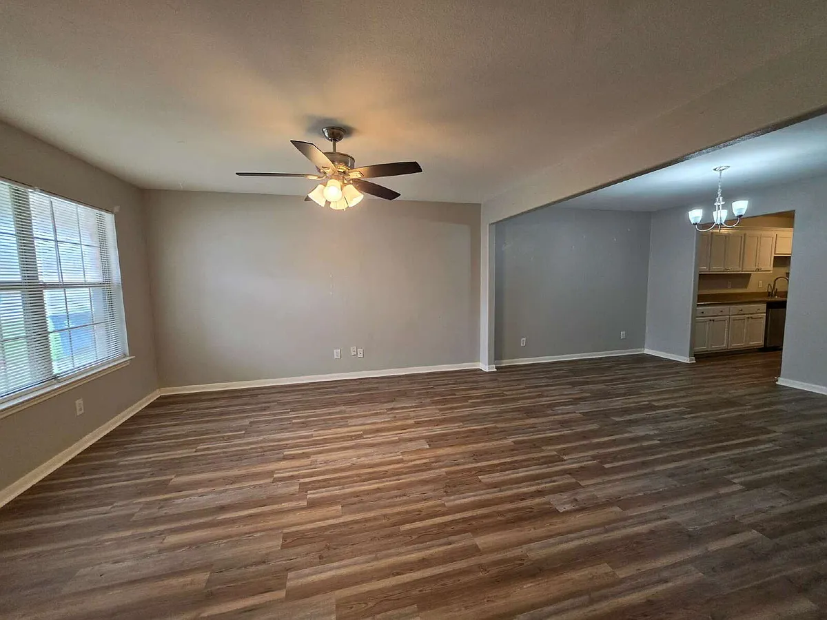Building Photo - 7202 Montgomery Dr