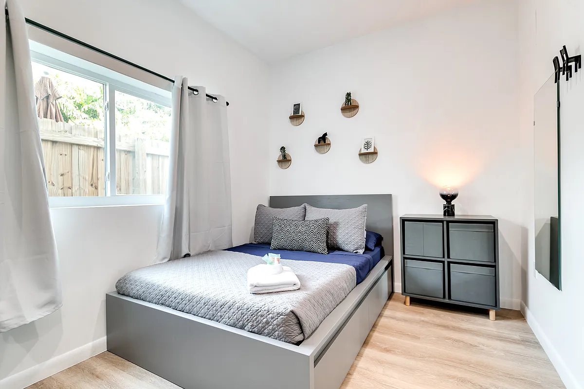 Building Photo - 1734 SW 23rd St #1