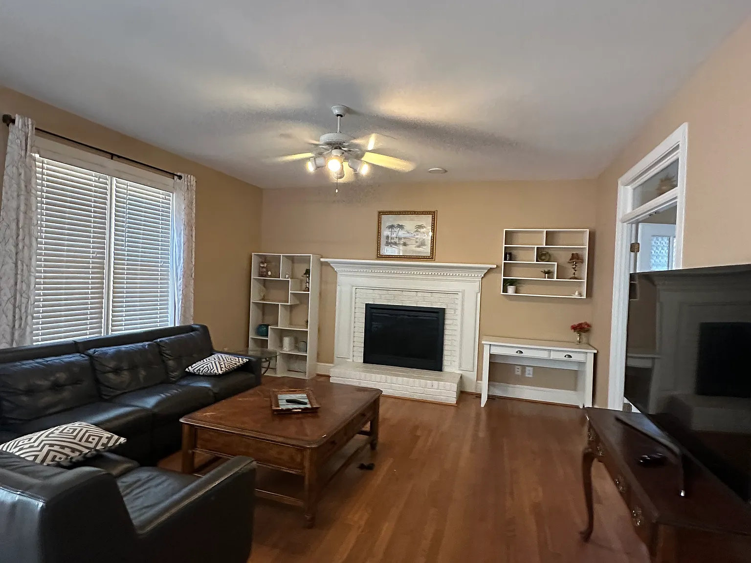 5 bed, 4.5 bath, 3500 sqft, $3,500 — Photo 4