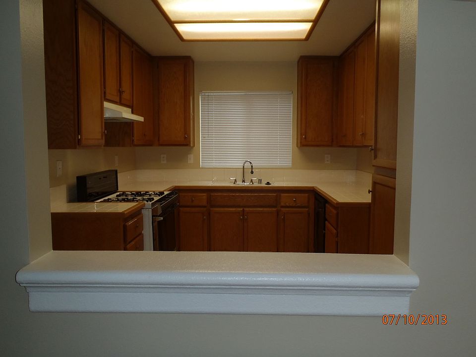 Kitchen w/pass through