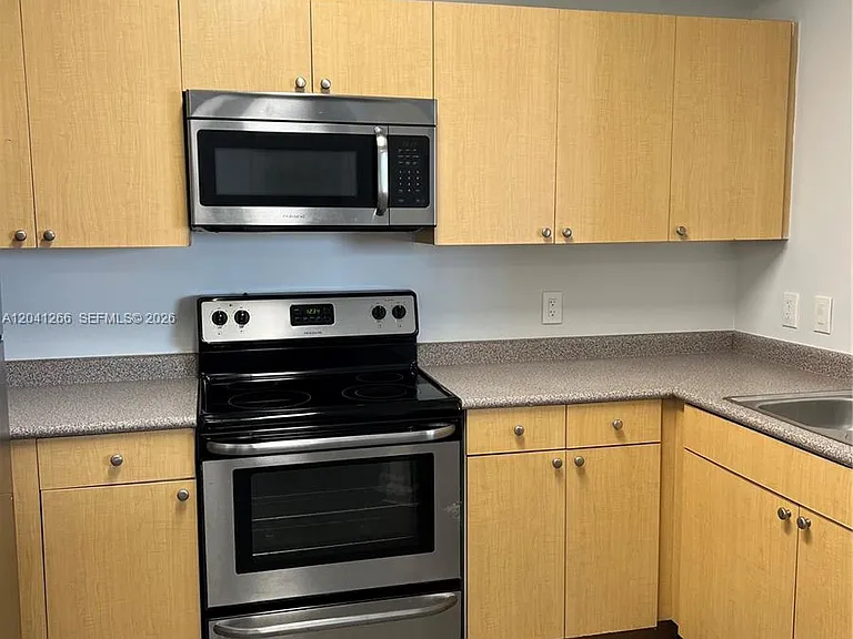 1919 Van Buren St #818A — Photo 14