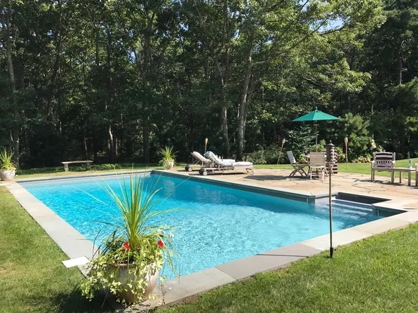https://photos.zillowstatic.com/fp/b5afbe3631c6e79ab7842b4e19574354-p_e.webp