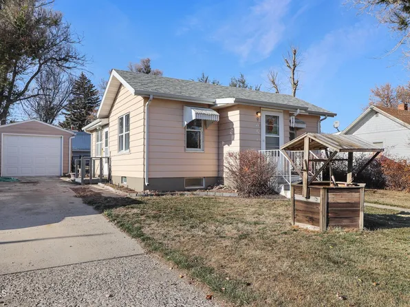 905 6th Ave E, Williston, ND 58801