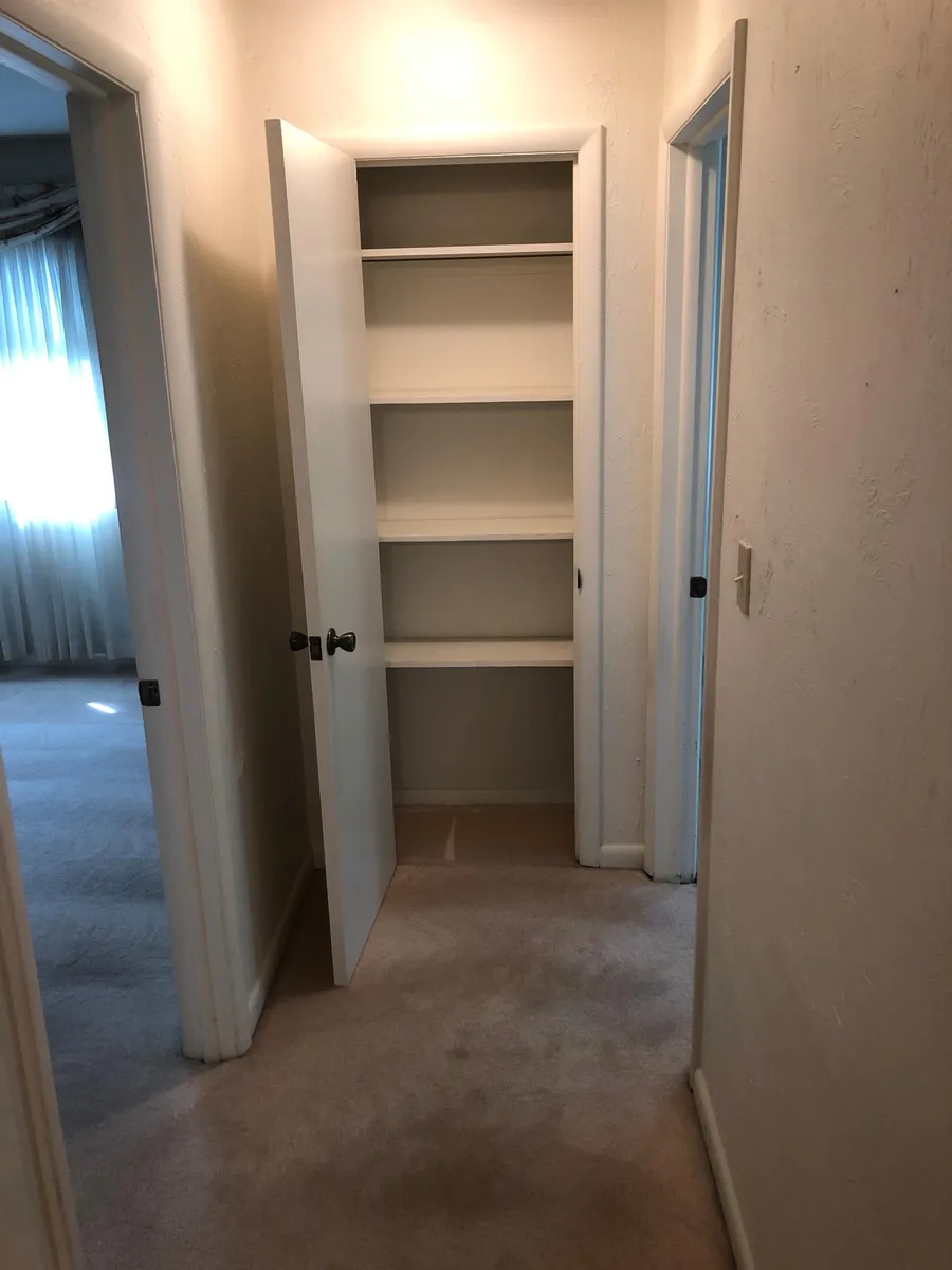 Linen closet at end of hallway - 221 Carmelview Dr