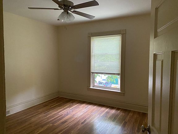 4th image of 732 Fulton St E APT 3