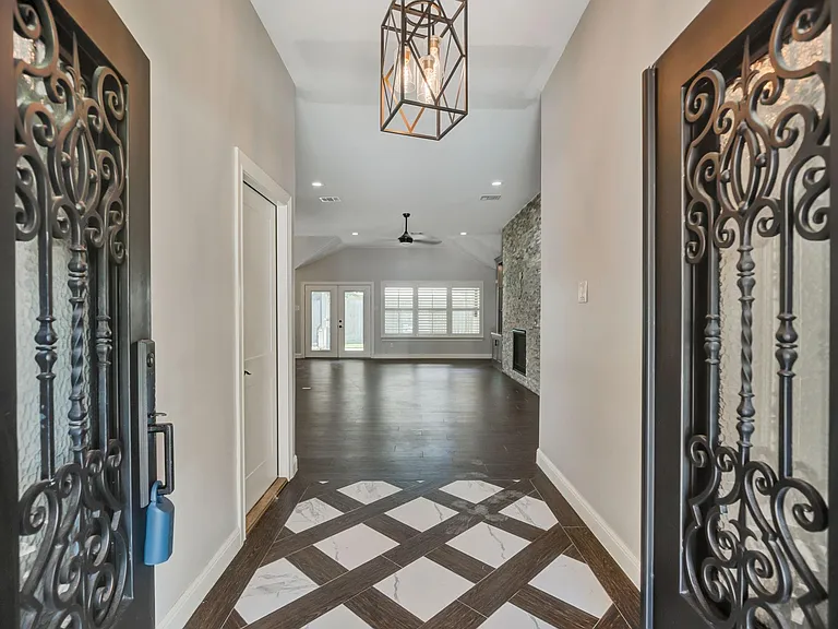 831 Bradwell Dr — Photo 1