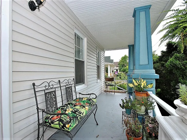 2543 W 10th St — Photo 2