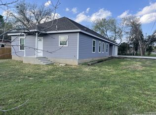 810 2nd St, Blanco, TX 78606