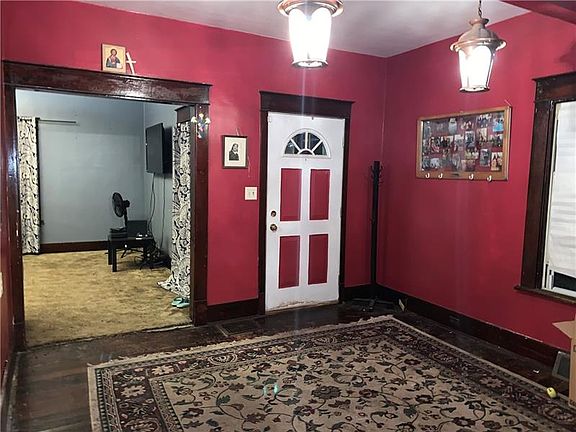 3rd image of 325 Stewart St