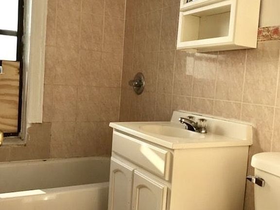 4th image of 2200 85th St APT 1B