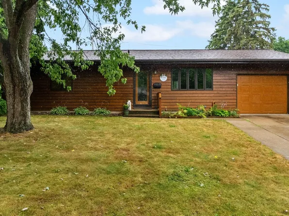 6021 Meadowood Dr, Madison, WI 53711