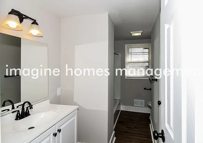 1205 NE 84th Ter — Photo 8