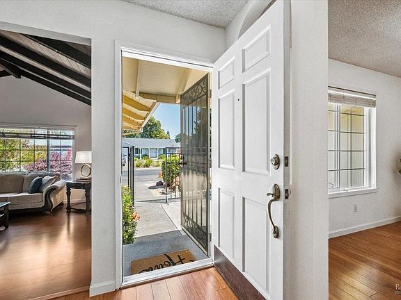 4th image of 7669 Beverly Drive
